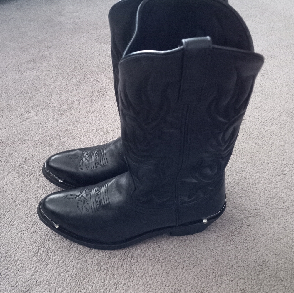 Boots - Picture 2 of 5